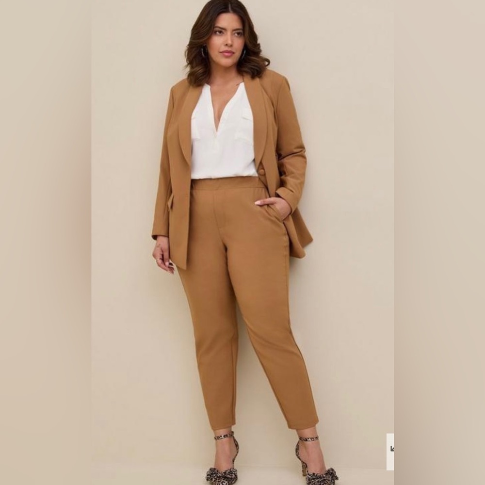 Torrid Pants 3X  Pull On Relaxed Taper Studio Refined Crepe High Rise Pant